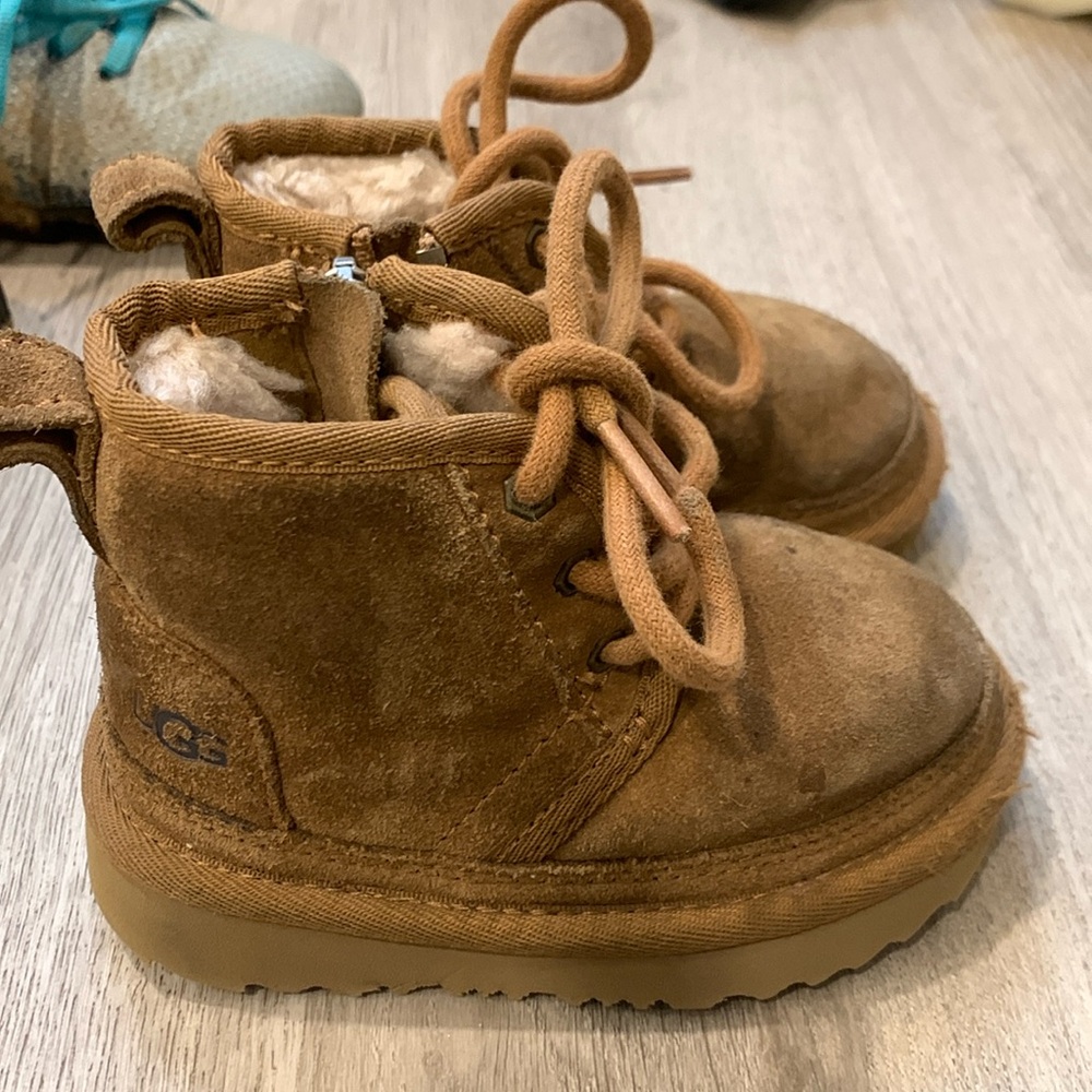 Toddler size 6 Ugg neumel chestnut
